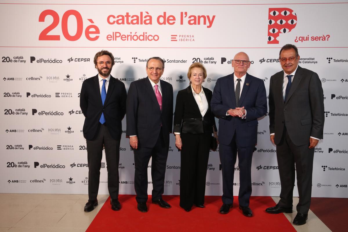 Català de l’Any 2022, en la imagen Aitor Moll, Javier Moll, Arantza Sarasola, John Hoffman y Albert Sáez.