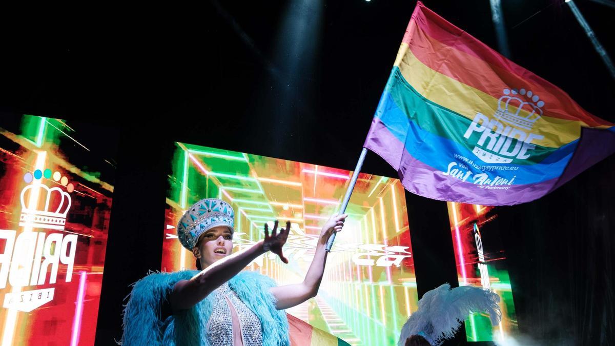 Ibiza Pride reúne a cerca de 3000 personas en la playa de S’Arenal de Sant Antoni