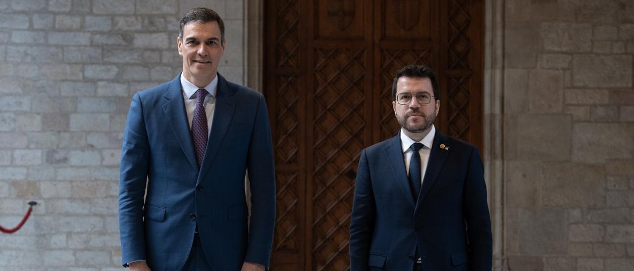 El presidente del Gobierno, Pedro Sánchez, y el president de la Generalitat, Pere Aragonès, en la reunión de la semana pasada