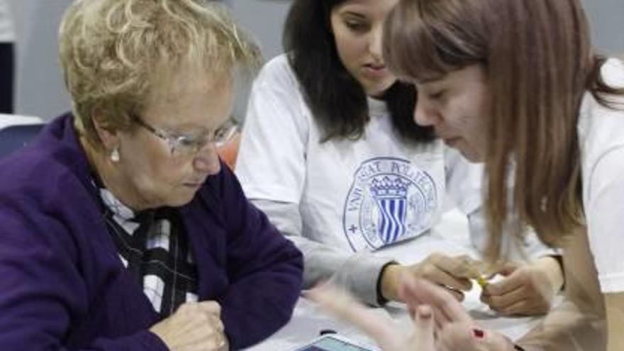 El Campus prueba con 150 mayores una App que ayuda a los enfermos de Alzheimer