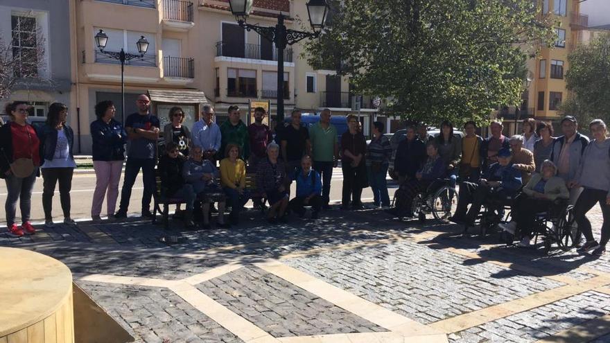 Vecinos de Vilafranca, en el paro de ayer por la España vaciada.