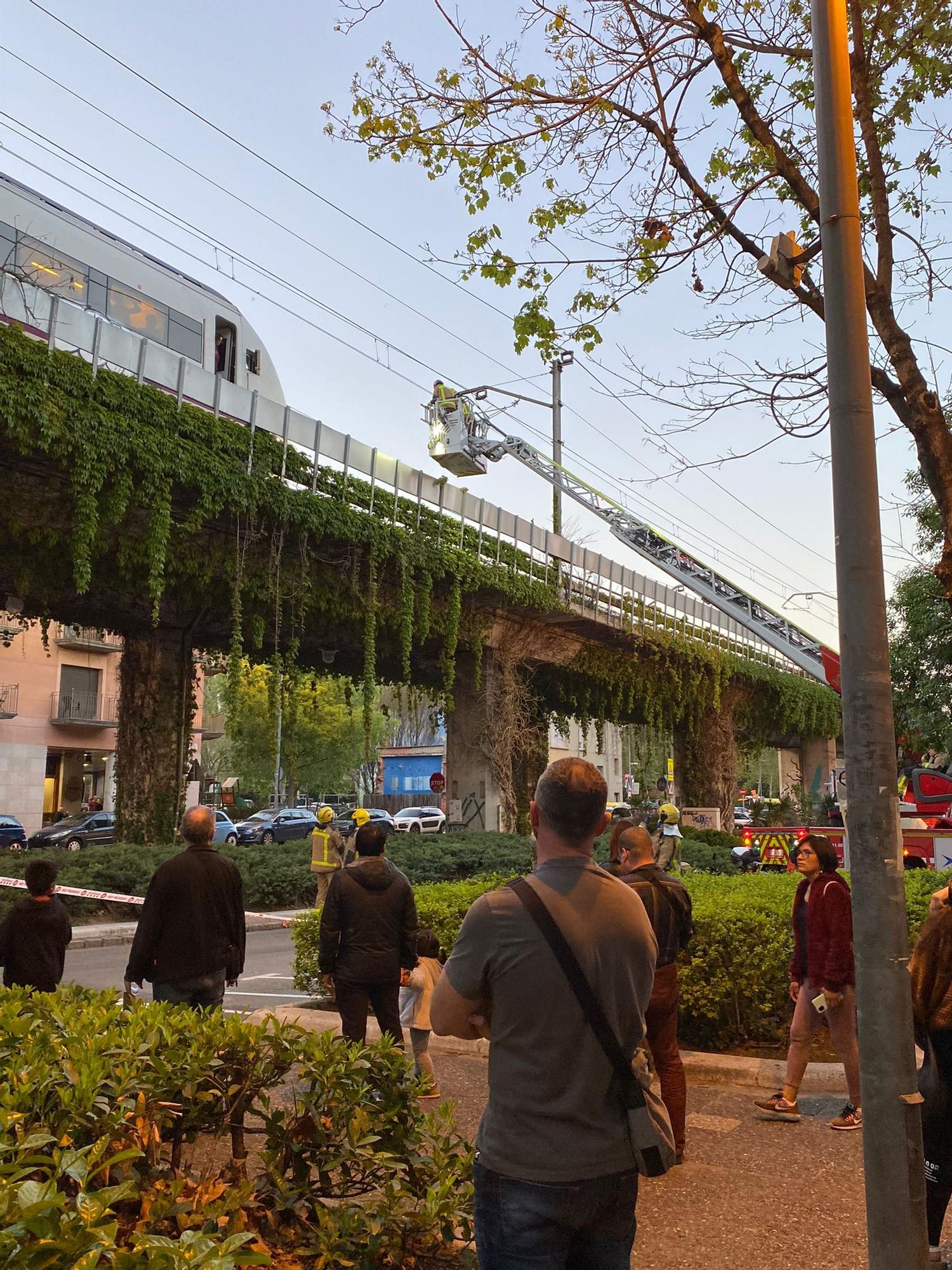 Troben un cadàver a les vies del tren de Girona que obliga a interrompre el trànsit ferroviari