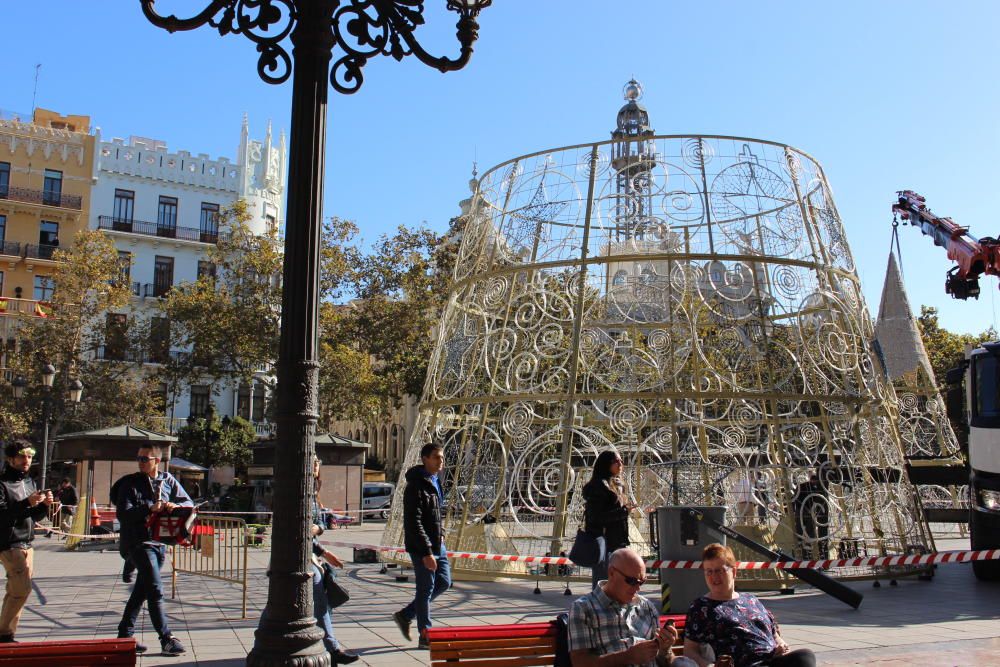 Montaje del árbol de navidad del ayuntamiento