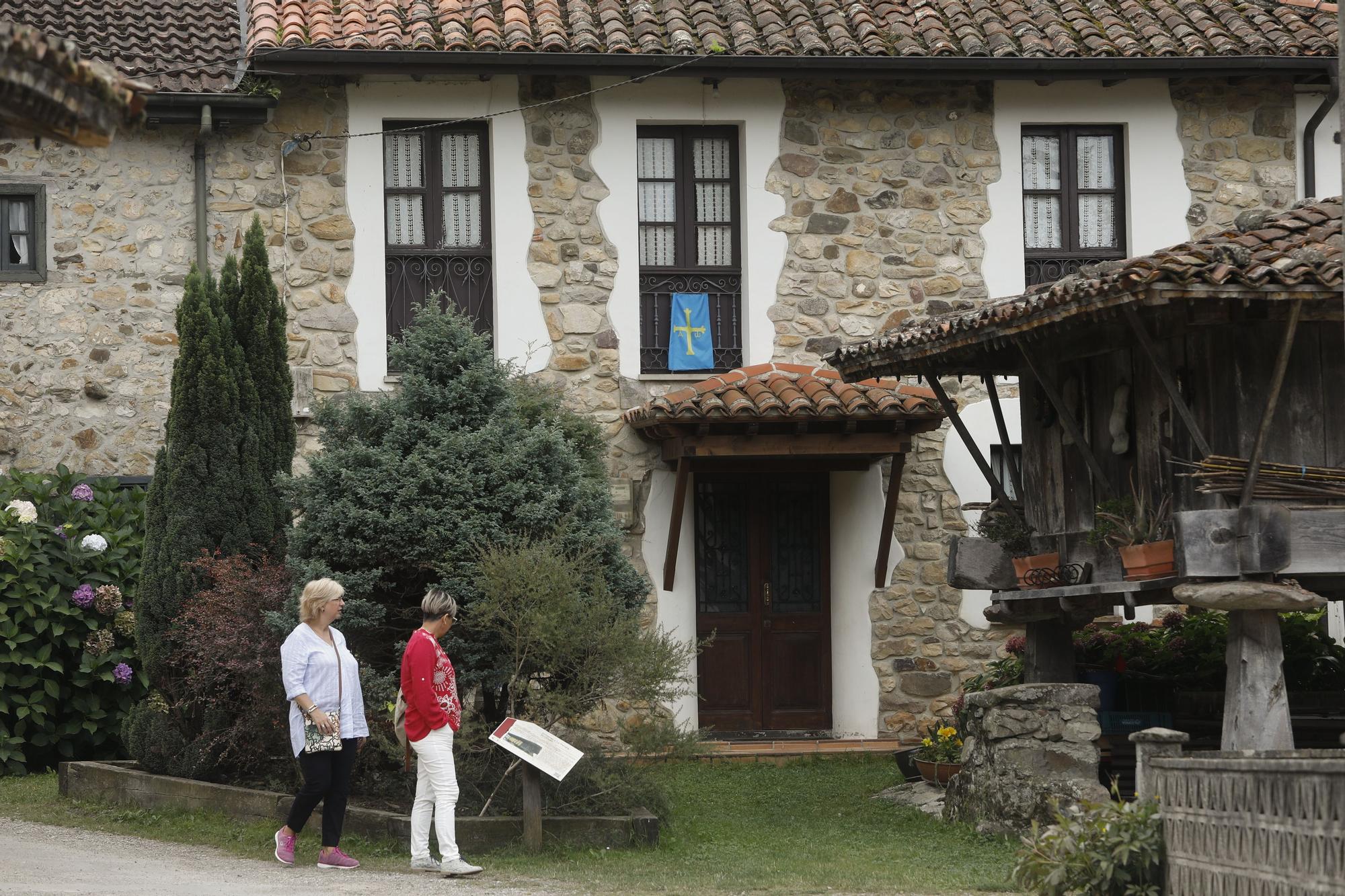 Espinaréu, un muséo vivo del hórreo y un pueblo guapu donde los haya