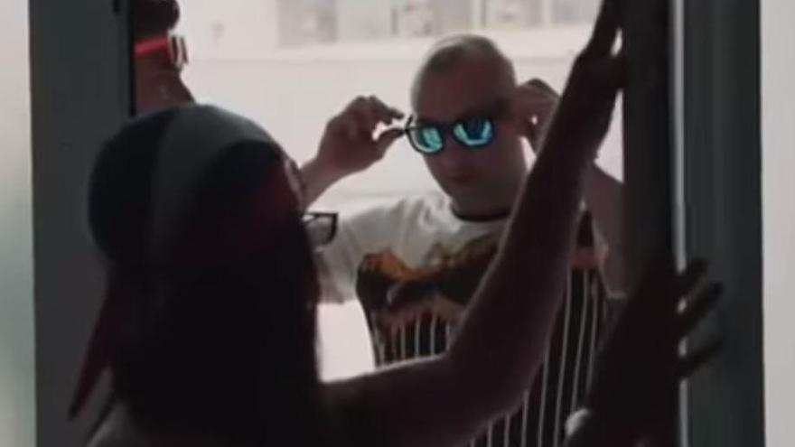 Tejón, en una de las capturas del videoclip estrenado cuando era fugitivo.