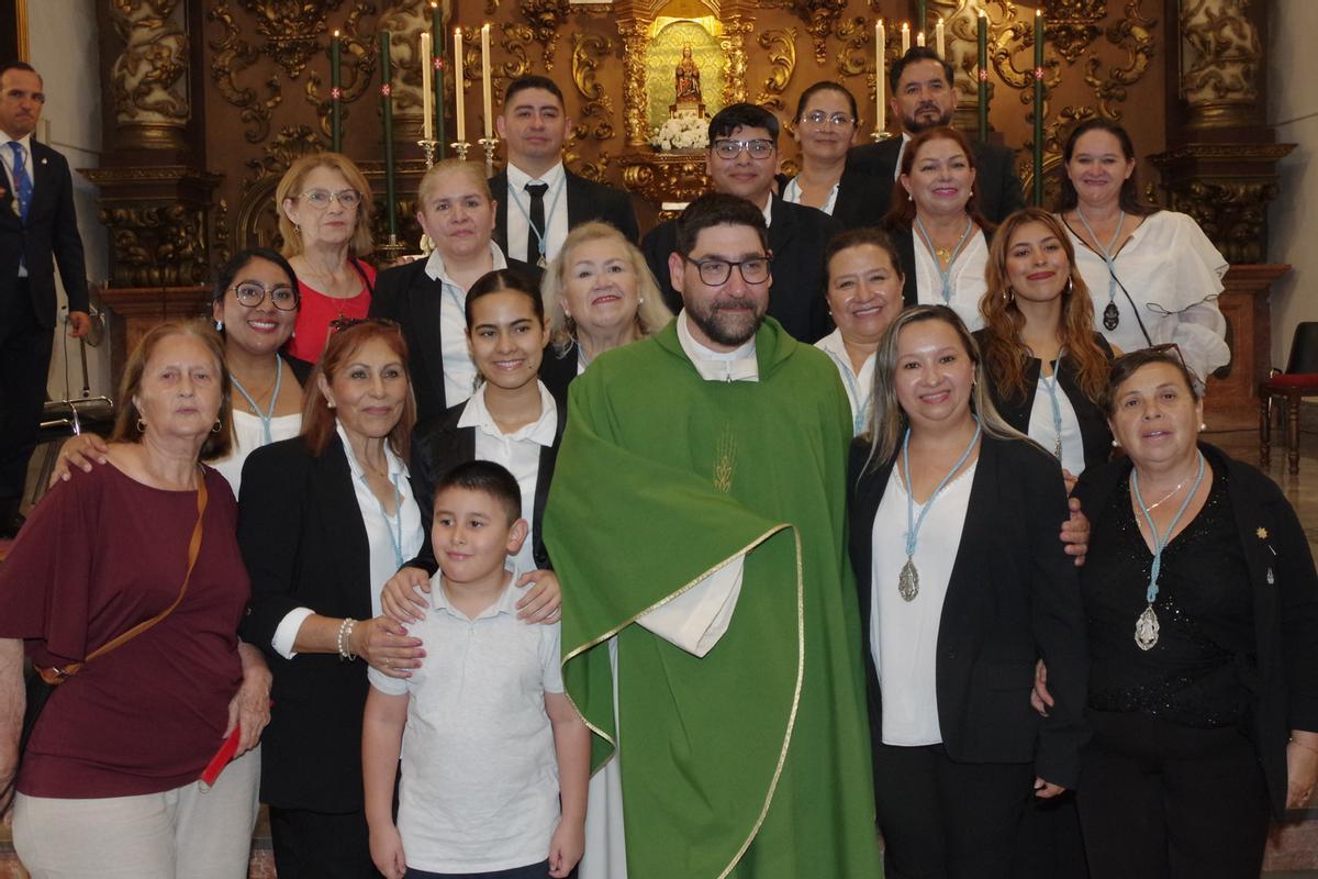 Toma de posesión del nuevo párroco de los Mártires, Isidro Calderón, en la Iglesia de San Juan
