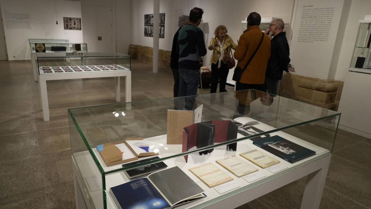 Exposición "Libros de artista. Colección Ignacio Parrilla". Sala de exposiciones de la Biblioteca Pública de Zamora