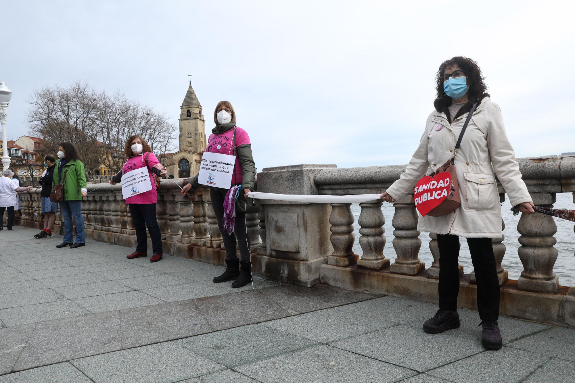 Cadena humana en Gijón por la sanidad pública