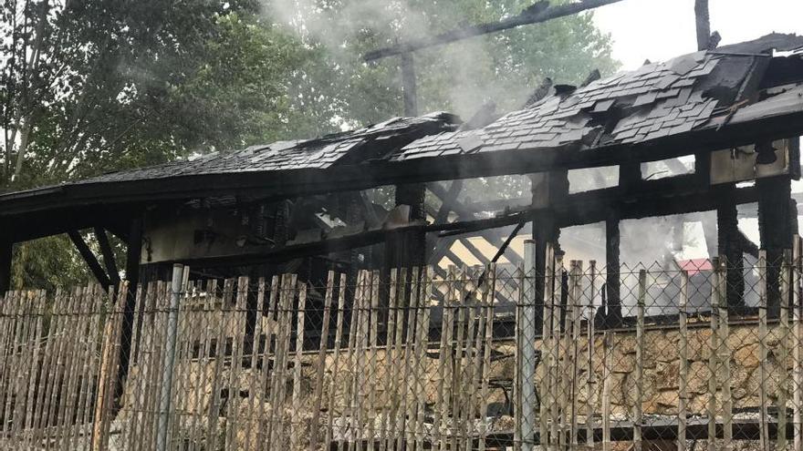 Sucesos en Ourense | Un incendio destruye las termas de A Chavasqueira