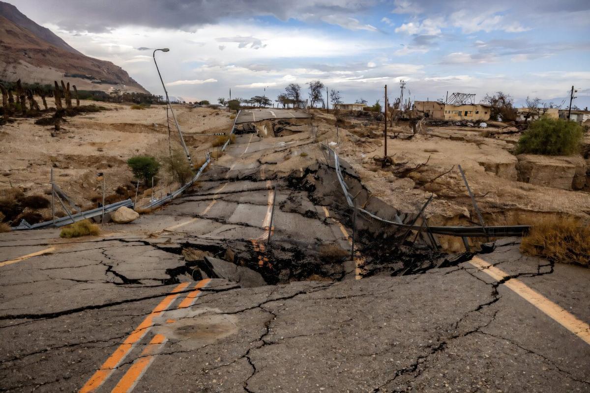 Hundimiento del terreno en la zona del Mar Muerto