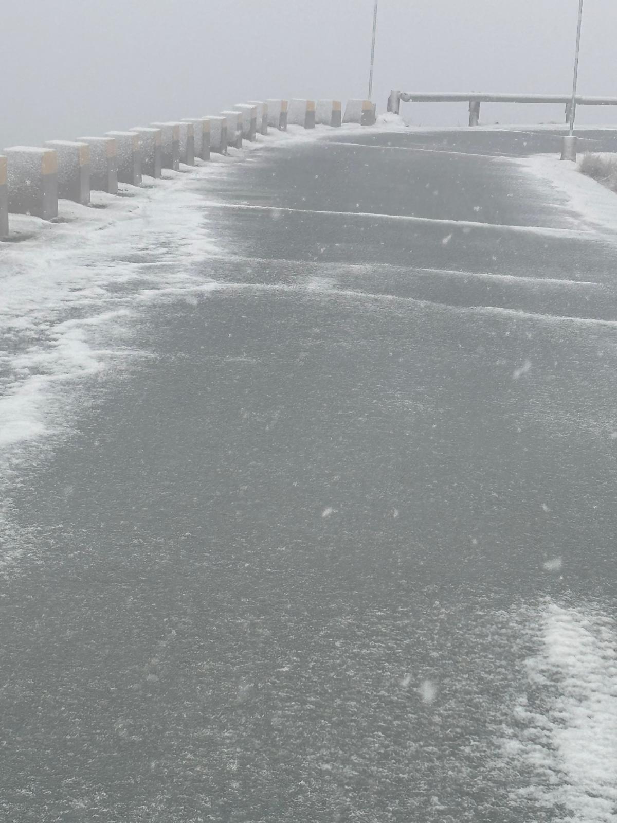 Formación de aguanieve en algunos de los accesos a Sierra Espuña.