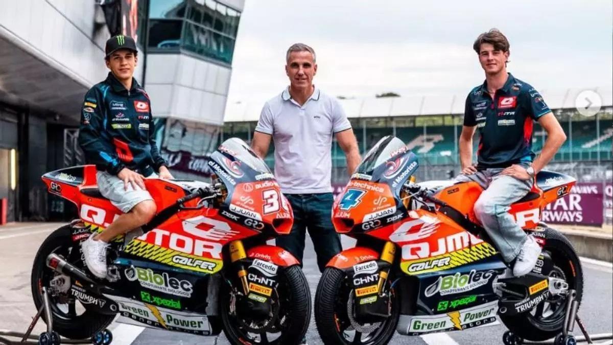 Ortolá, junto a Piqueras, con las motos del MSI.