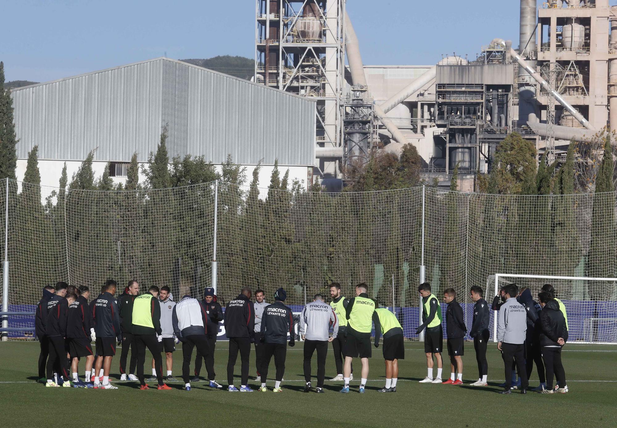 Último entrenamiento del Levante antes de viajar a Melilla