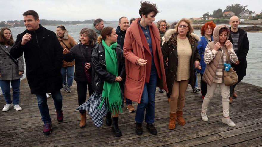 Ana Pontón durante el encuentro mantenido ayer con representantes del sector en A Illa.