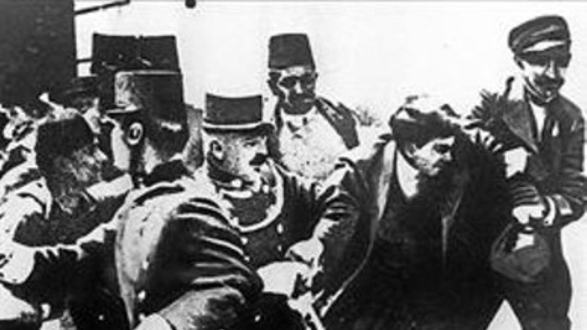 La detención de Gavrilo Princip tras atentar contra el archiduque en Sarajevo.