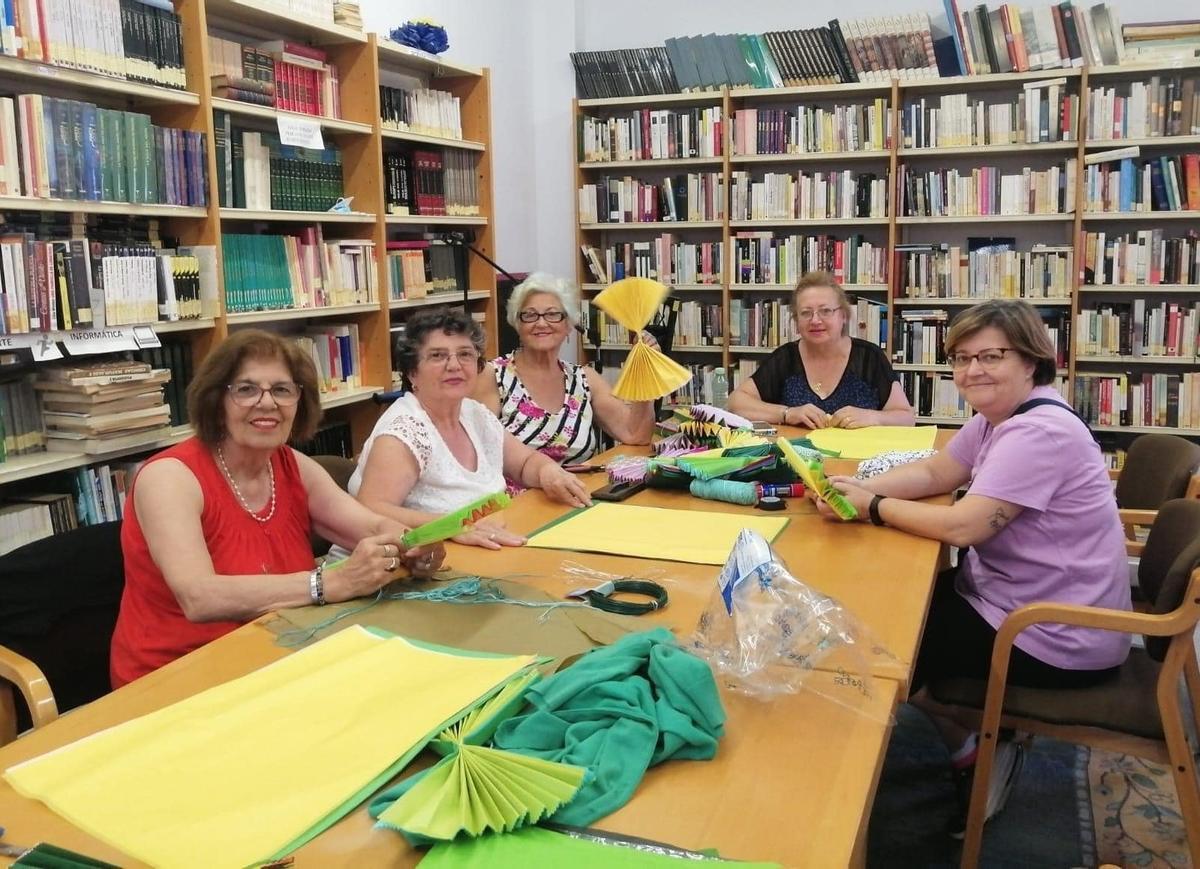 Talleres de elaboración de flores en Valdefuentes.