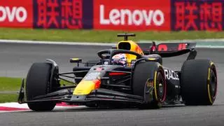 Verstappen logra la pole en China y Alonso se reinvidica tras su sanción