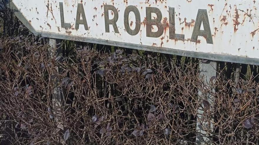 Una señal de tráfico en dirección a La Robla.