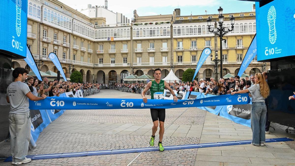 David de la Fuente e Isabel Barreiro imponen su ritmo en la vigésima edición de la carrera popular Coruña10