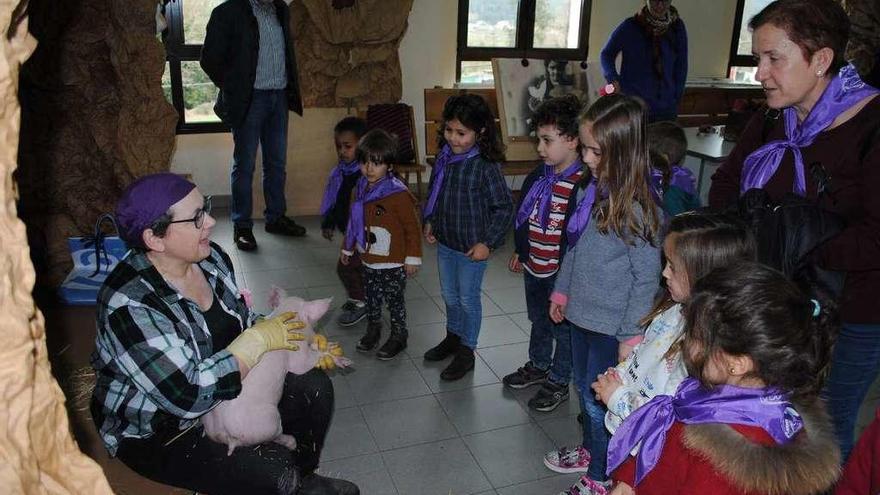 Actividade da asociación As Berenguelas no Día da Muller con Alumnos do Centro Rural Agrupado.