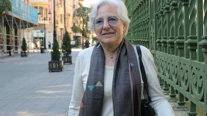 Carmen Negrín, ayer, en la calle Principado, en Oviedo. | JER