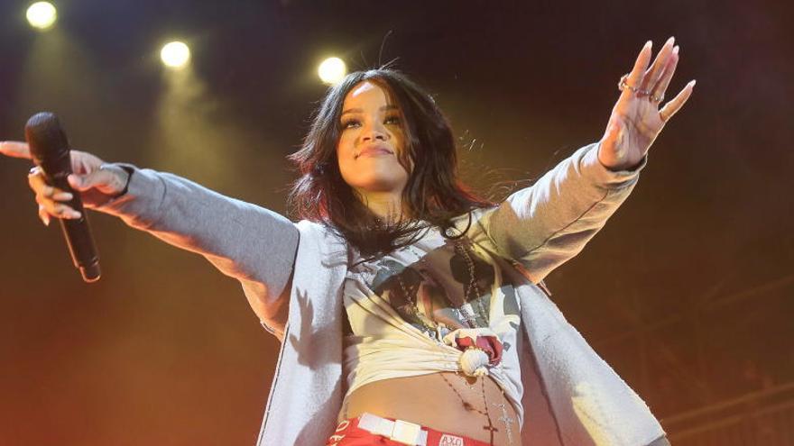 Rihanna convence en sus conciertos.