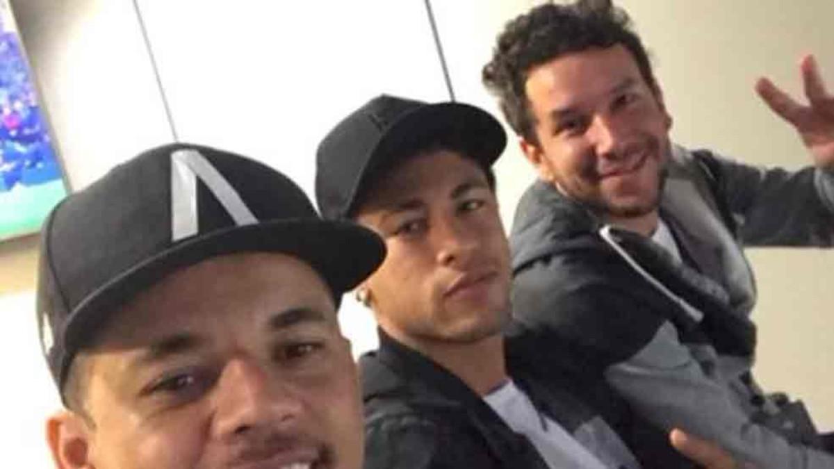 Neymar, junto a los Toiss
