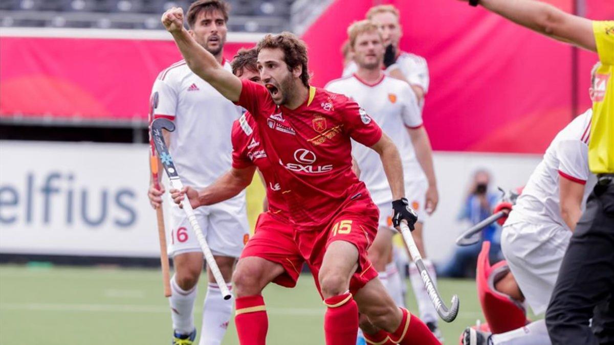 Diego Arana celebra un gol con la selección española