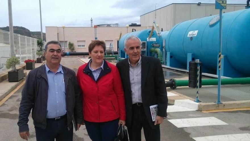 Los diputados socialistas Jesús Navarro, Yolanda Fernández y Alfonso Martínez Baños, en la planta.