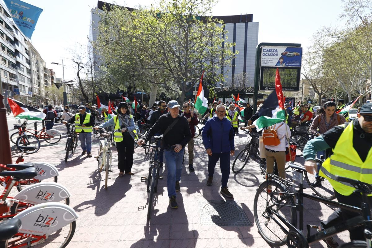 'En Marcha!': bicicletada en Zaragoza en favor de Palestina