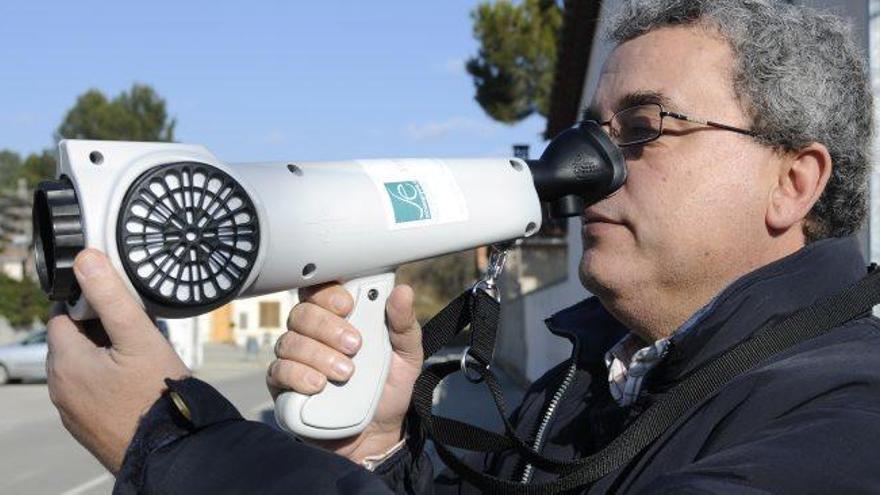 Josep Cid, director tècnic de l&#039;empresa Socioenginyeria SL, amb l&#039;aparell Nasal Ranger