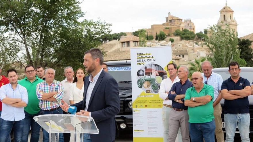 José Francisco García, alcalde de Caravaca, se dirige a los asistentes a la presentación del evento, celebrada a principios de este mes. FOTO: AYTO. CARAVACA