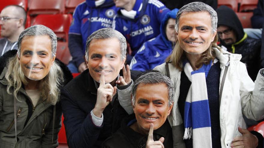 La afición es el único respaldo de Mourinho