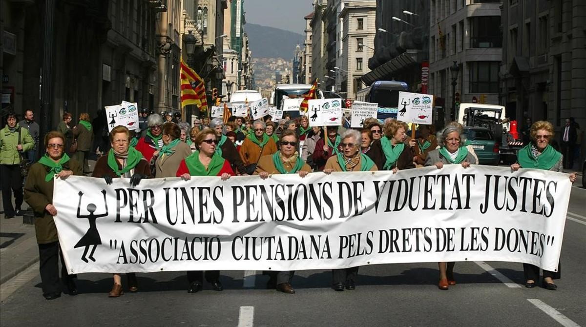 jcarbo6068372 barcelona 26 03 07 sociedad manifestacion de viudas por unas160723202609
