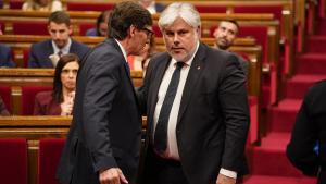 El president de la Generalitat, Salvador Illa, con el presidente de Junts en el Parlament, Albert Batet