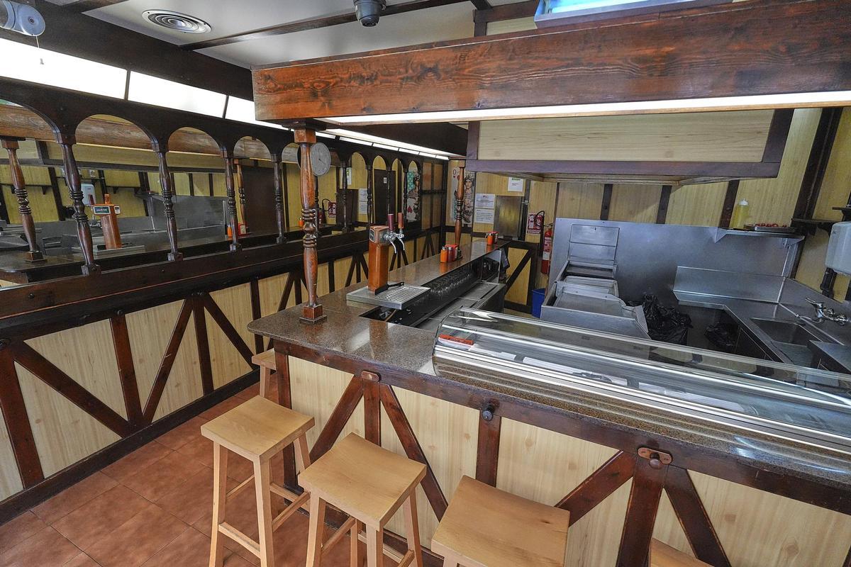Interior del Farolet, el mateix des de 1983.