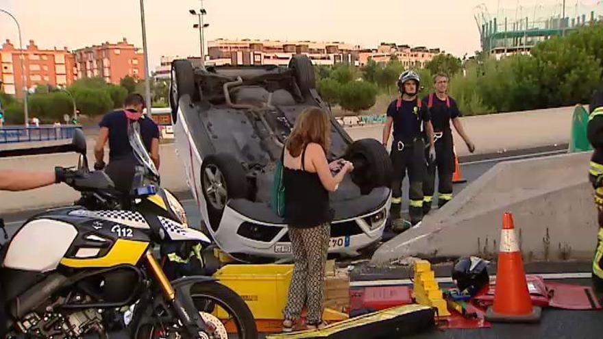 Aparatoso accidente de un taxi en Madrid