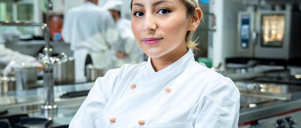 La estudiante mallorquina Diana Tituaña, en la cocina.