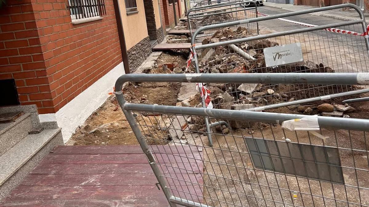 Entre los trabajos se incluyen renovación de acerados.