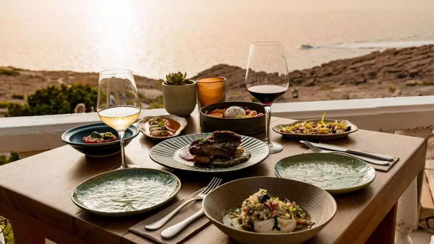 Gastronomía mediterránea con imponentes vistas al mar en Sant Antoni
