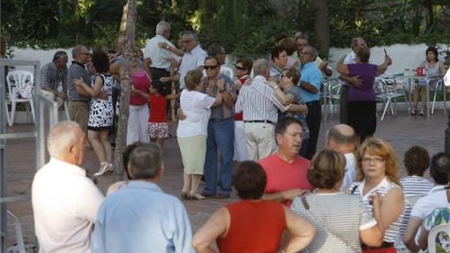 El Termet acoge una tarde de bailes variados