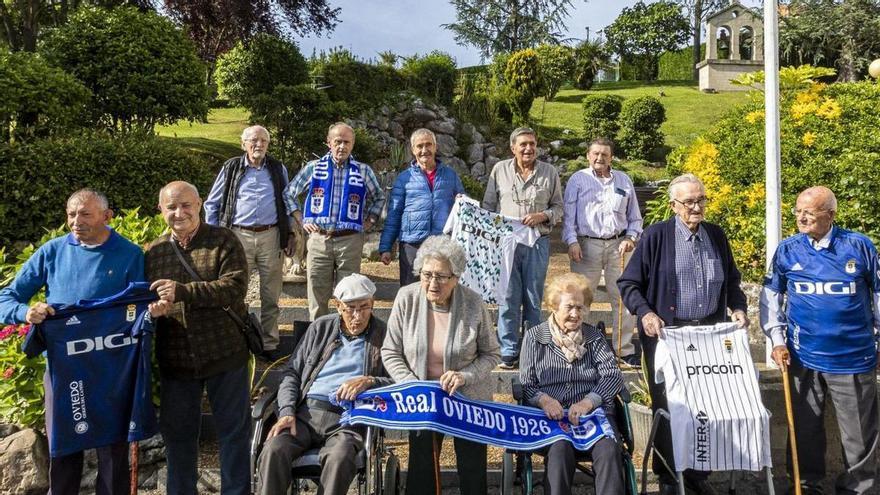 La voz de la experiencia tiene fe en el Oviedo: los aficionados más veteranos creen en el ascenso