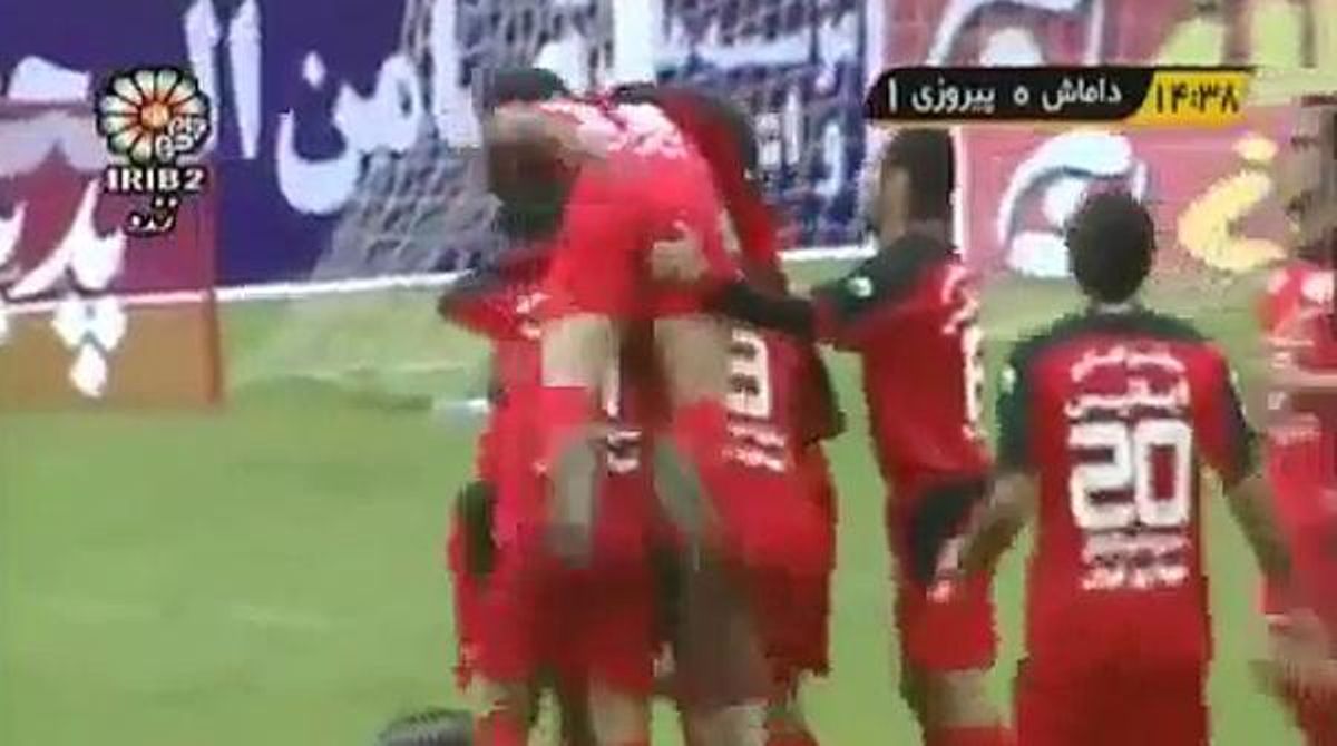 Sancionats dos jugadors del Persèpolis iranià per tocar-se el cul al celebrar un gol.