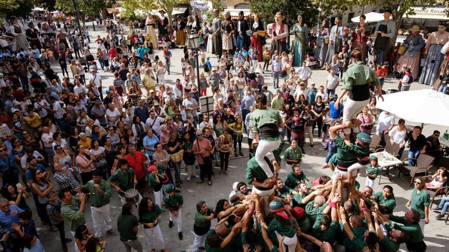 En la plaza España se han congregado numerosos vecinos y visitantes.