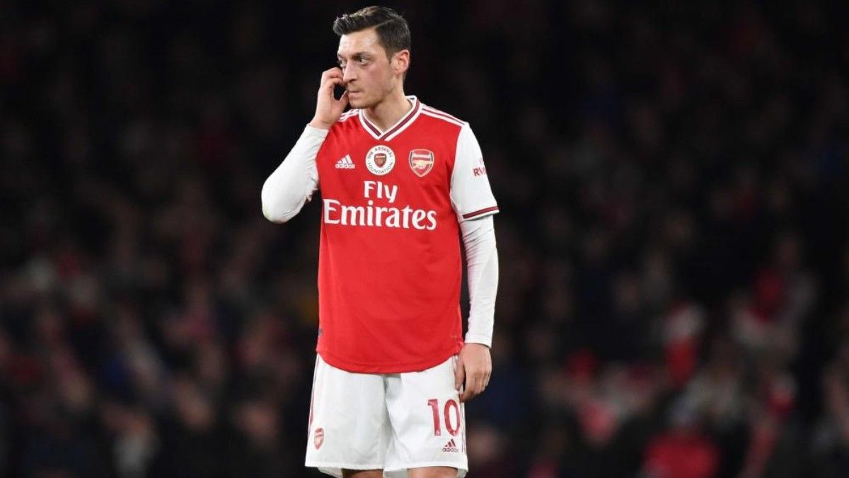 Mesut Özil salió del Arsenal por la puerta de atrás | EFE