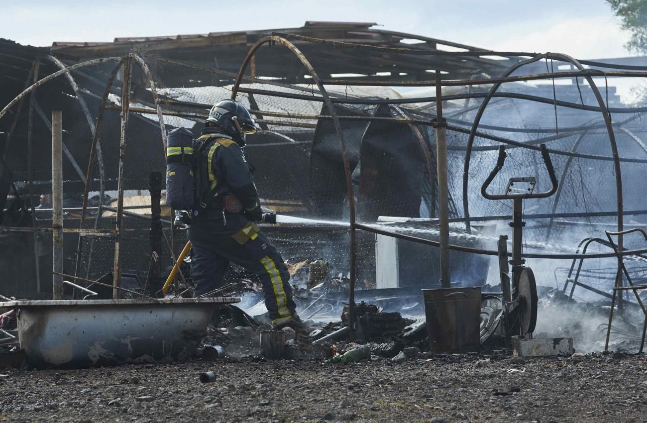 Incendio en unas casetas de Bajo la Cuesta (Candelaria)