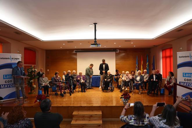 Homenenaje a los centenarios langreanos
