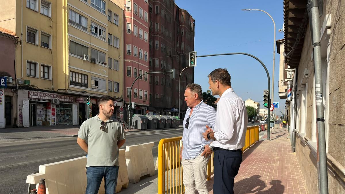 Acera recién renovada en la avenida Ciudad de Almería de Barriomar.
