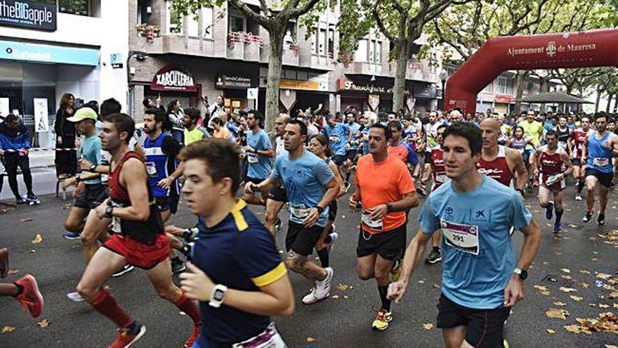 El tram del passeig de Pere III més proper a la plaça de la Bonavista va acollir, per setzena vegada, la concorreguda sortida de la cursa urbana