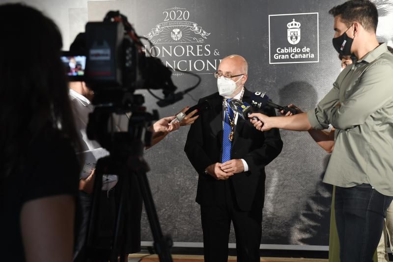 Acto de entrega de honores y distinciones del Cabildo.